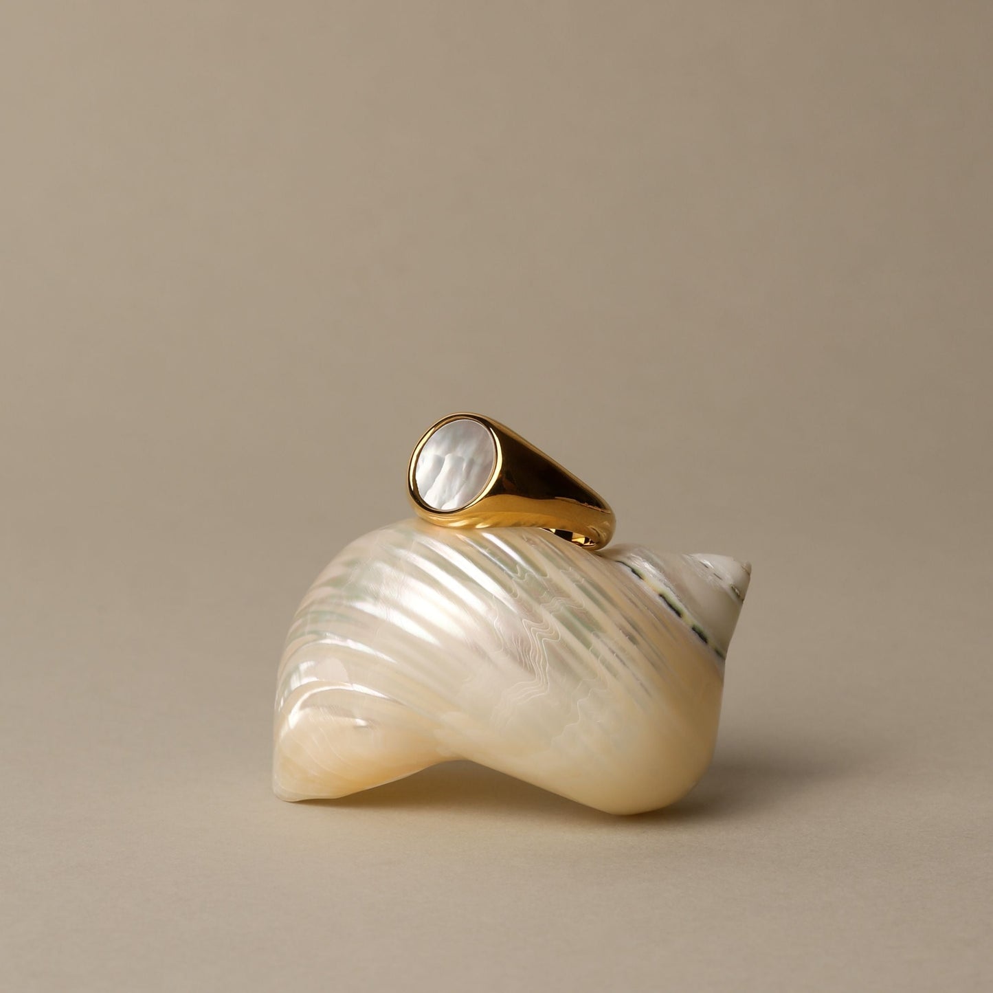 Ring mit Perlmutt