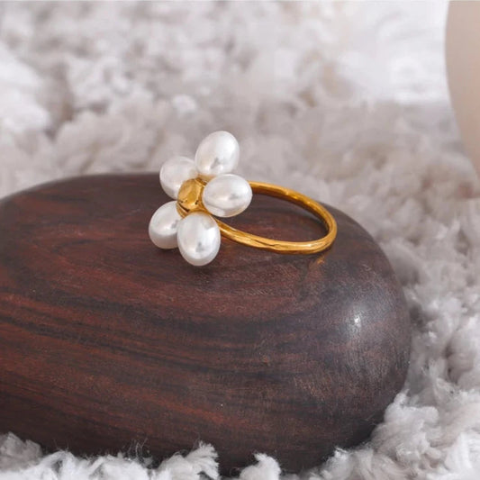 Eleganter Perlenring